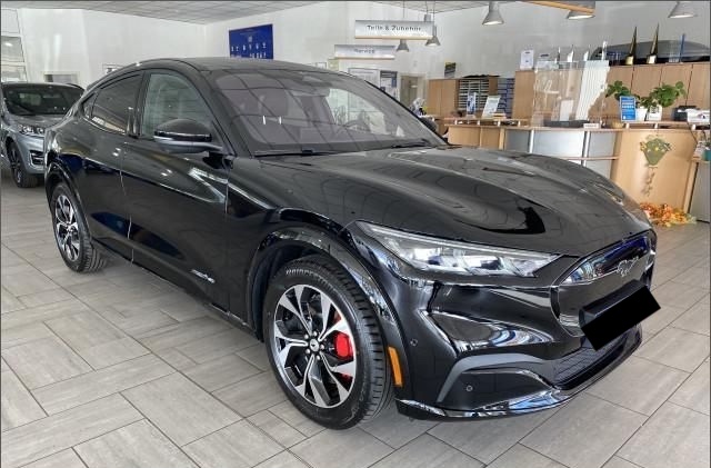 FORD MUSTANG MACH-E AWD EXTENDED RANGE | předváděcí  auto | skladem | od autorizovného prodejce | černá metalíza | super cena | online nákup | online prodej | autoibuy.com